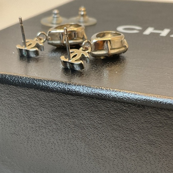 CHANEL Silver Teardrop Crystal Earrings - Picture 4 of 10